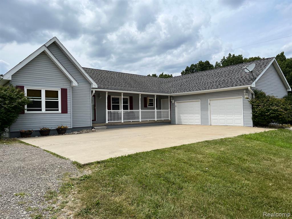 8245 Hartland Road Fenton, MI 48430 - Photo 2 of 39