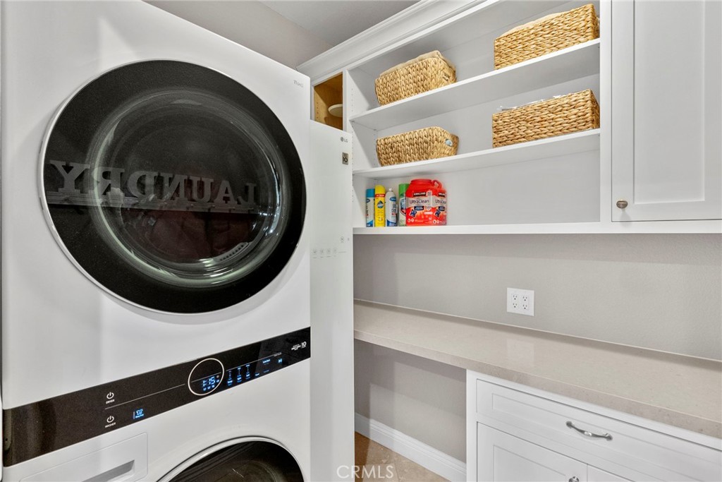 29859 Cashmere Place Castaic, CA 91384 - Photo 30 of 48 a utility room with dryer and washer