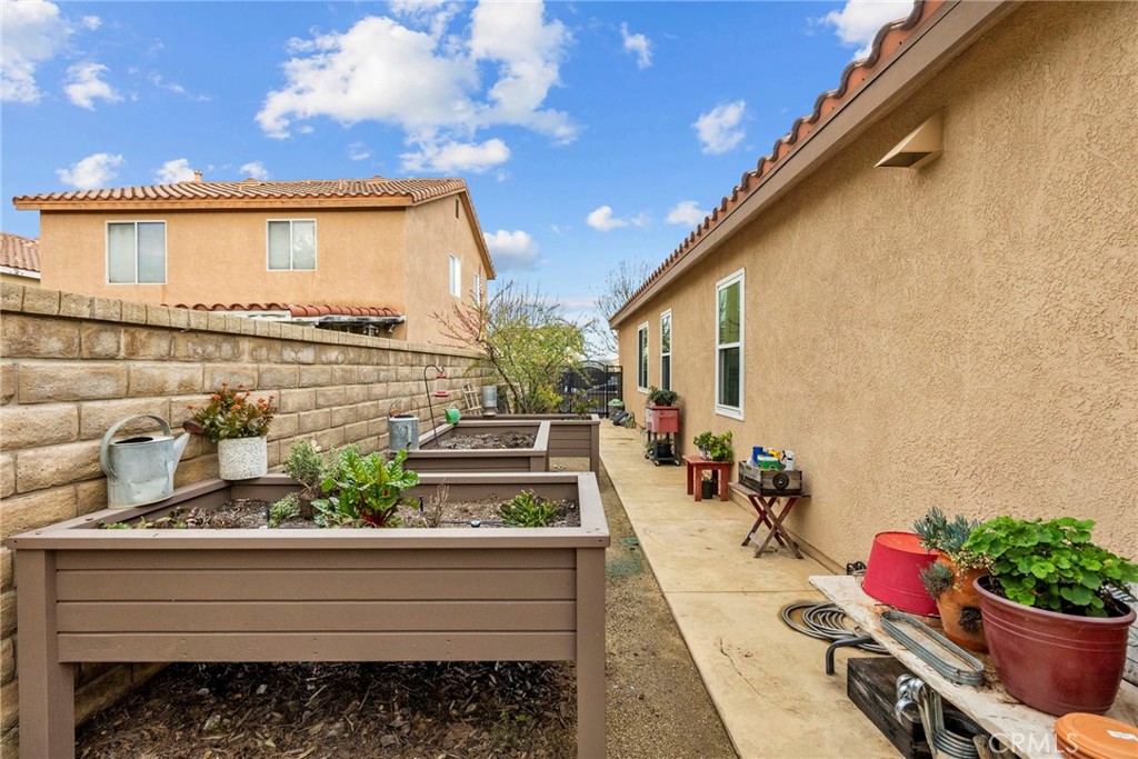 29859 Cashmere Place Castaic, CA 91384 - Photo 40 of 48 a view of living room