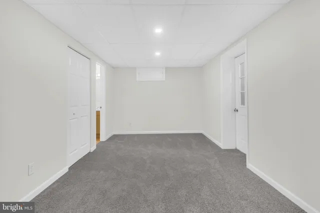 a black and white photo of a picture