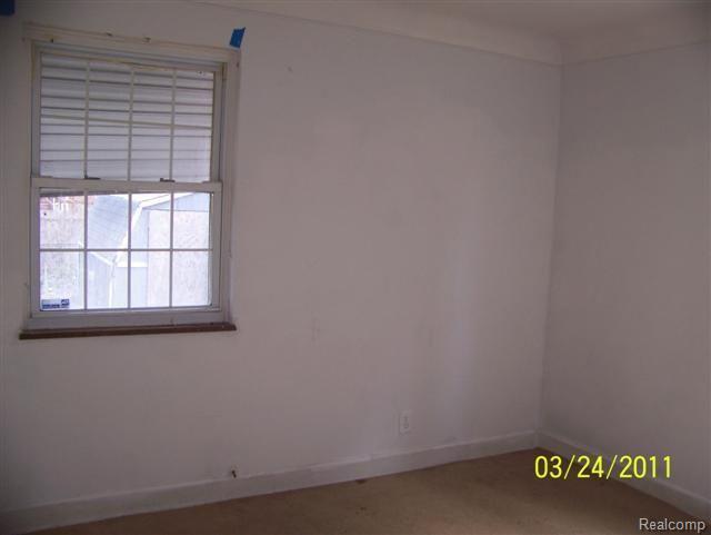 10452 Nottingham Road Detroit, MI 48224 - Photo 8 of 8 102_2900