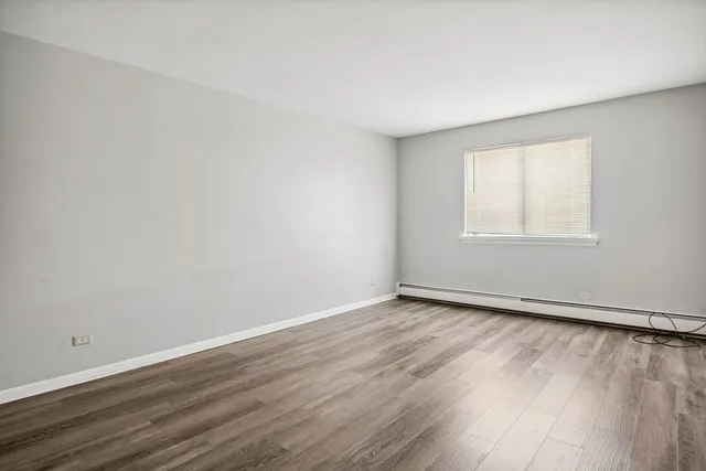 $1,400 | 2500 Mark Thomas Lane, Unit 7A, Hanover Park, IL 60133