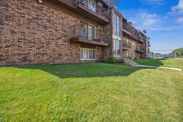 $1,375 | 2500 Mark Thomas Lane, Unit 7A, Hanover Park, IL 60133