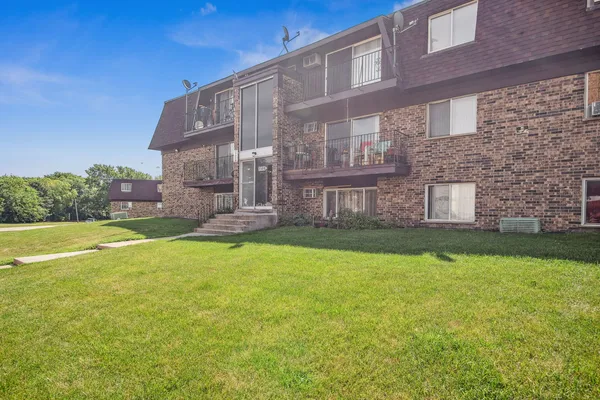$1,375 | 2500 Mark Thomas Lane, Unit 7A, Hanover Park, IL 60133