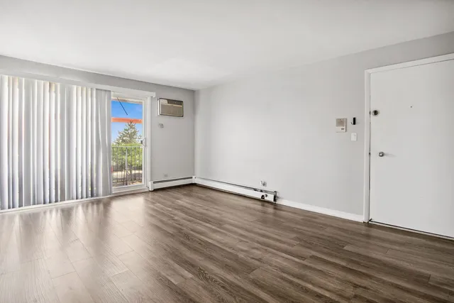 $1,400 | 2500 Mark Thomas Lane, Unit 7A, Hanover Park, IL 60133