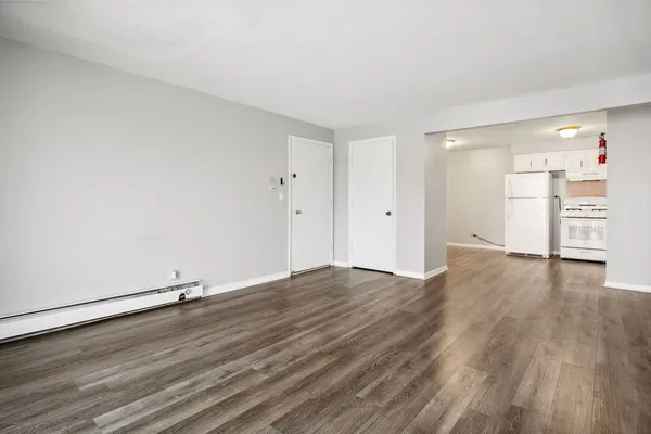 $1,375 | 2500 Mark Thomas Lane, Unit 7A, Hanover Park, IL 60133