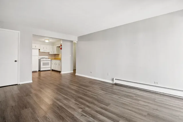 $1,400 | 2500 Mark Thomas Lane, Unit 7A, Hanover Park, IL 60133