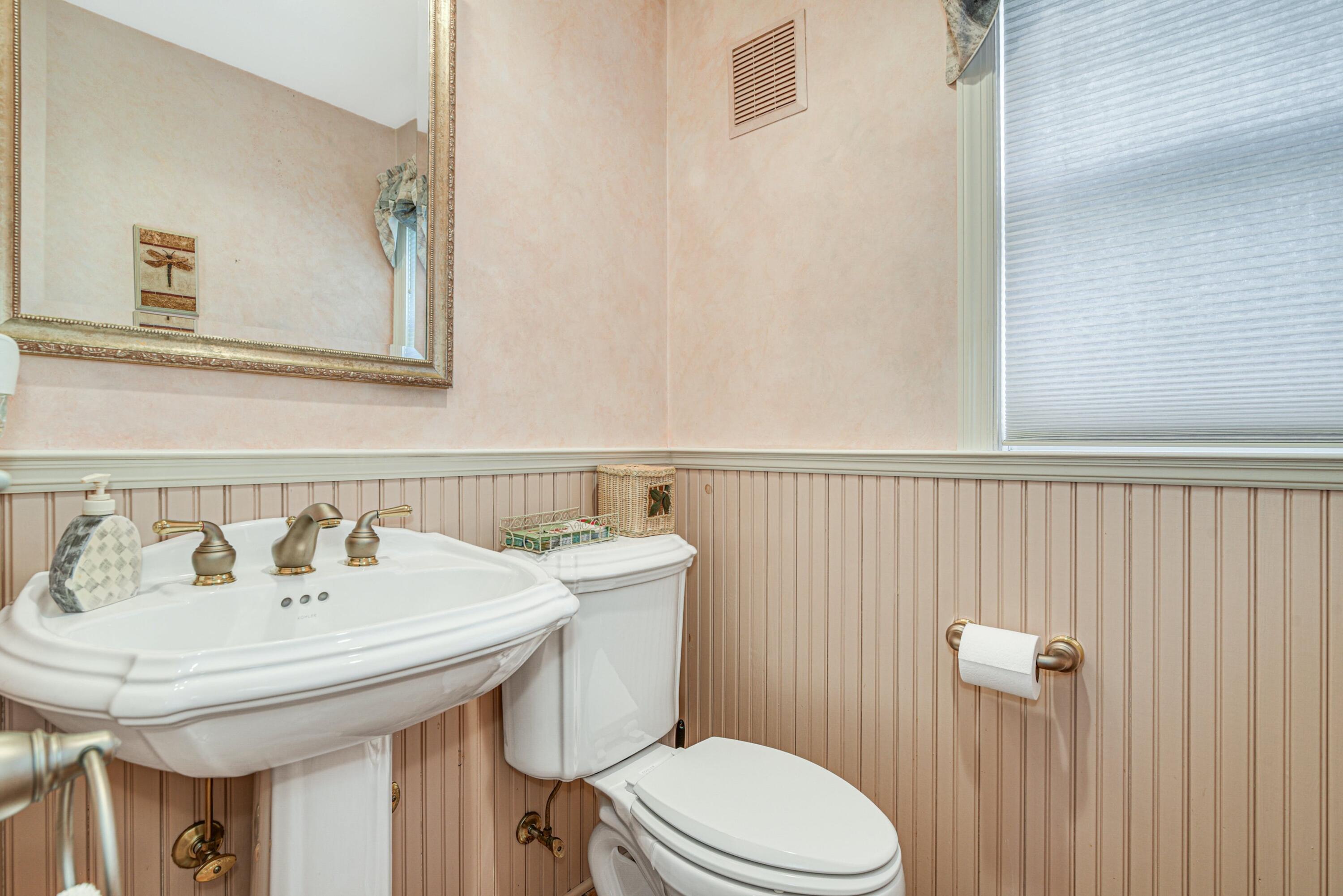 15 Ridgeview Avenue Darien, CT 06820 - Photo 13 of 25 13. Powder Room