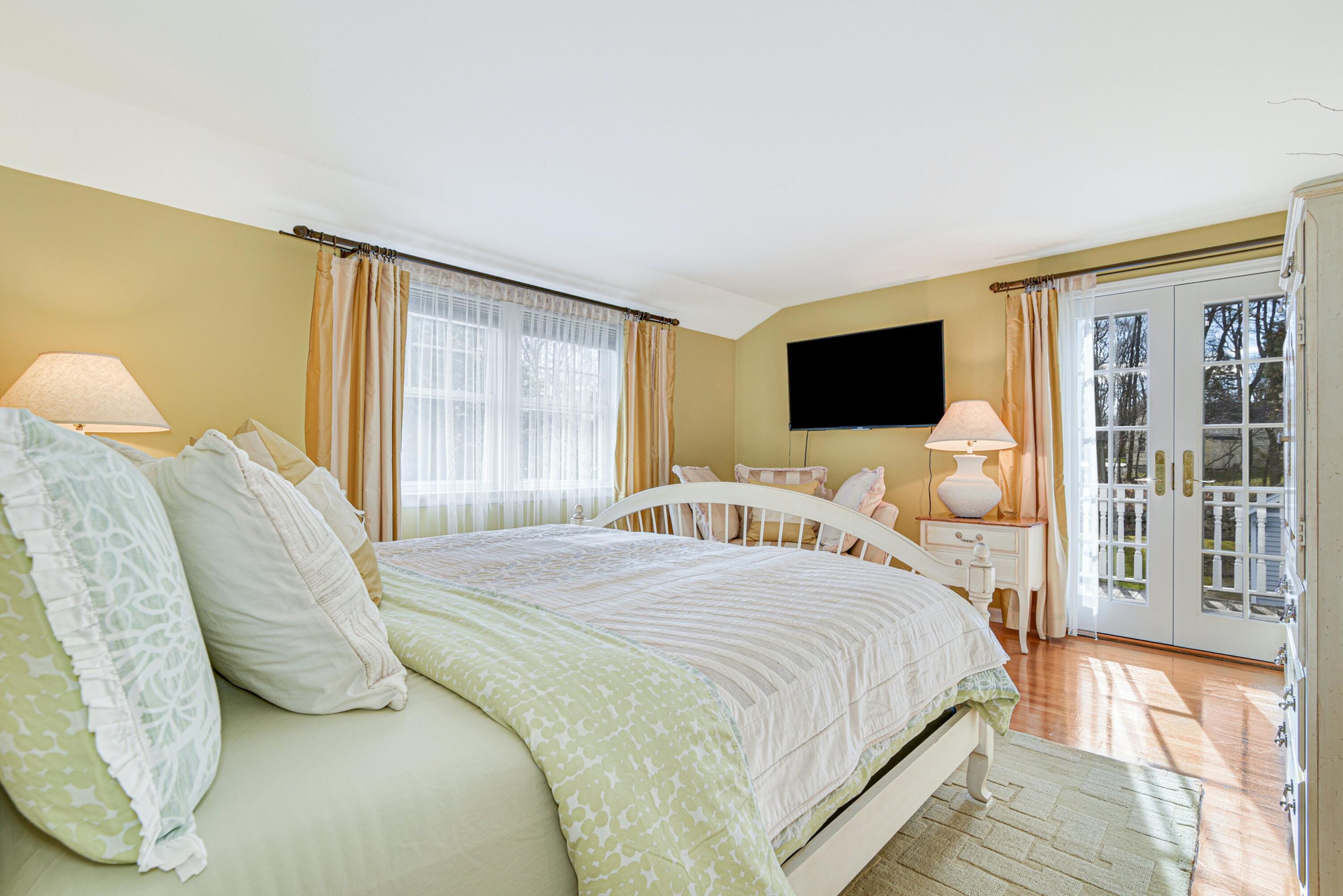 15 Ridgeview Avenue Darien, CT 06820 - Photo 14 of 25 14 - Primary Bedroom