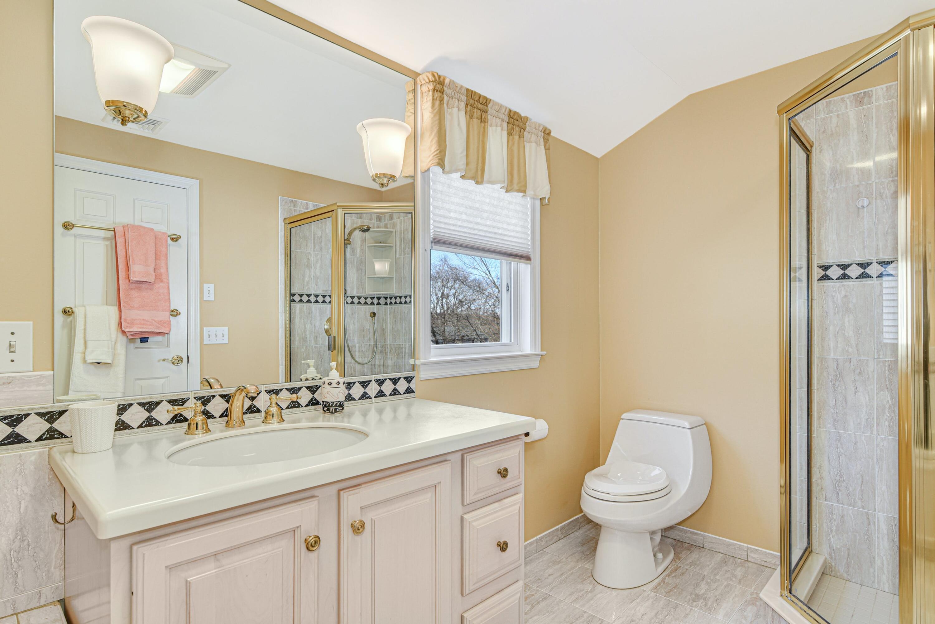 15 Ridgeview Avenue Darien, CT 06820 - Photo 16 of 25 16 - Primary Bath
