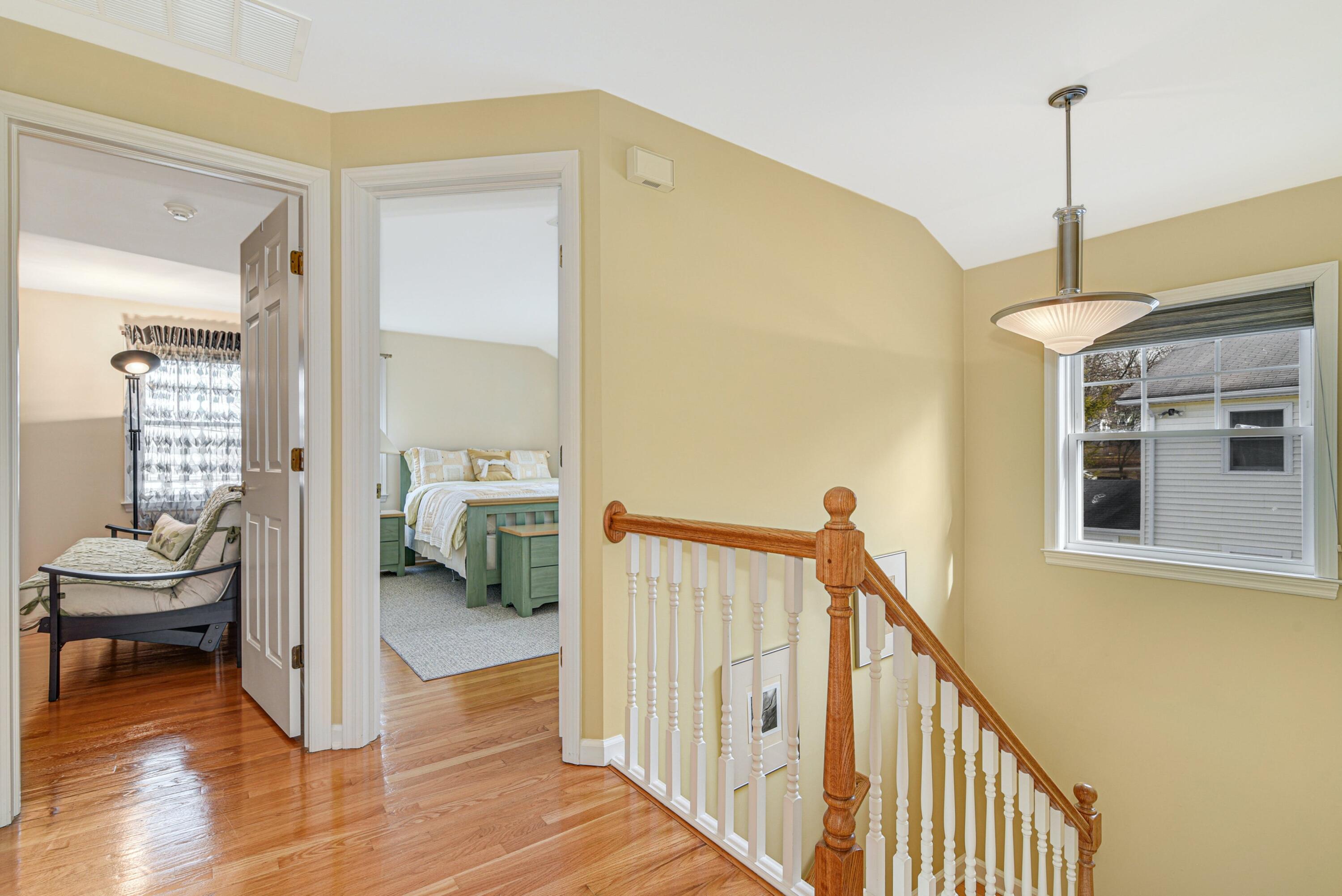 15 Ridgeview Avenue Darien, CT 06820 - Photo 21 of 25 21 - Upstairs Landing