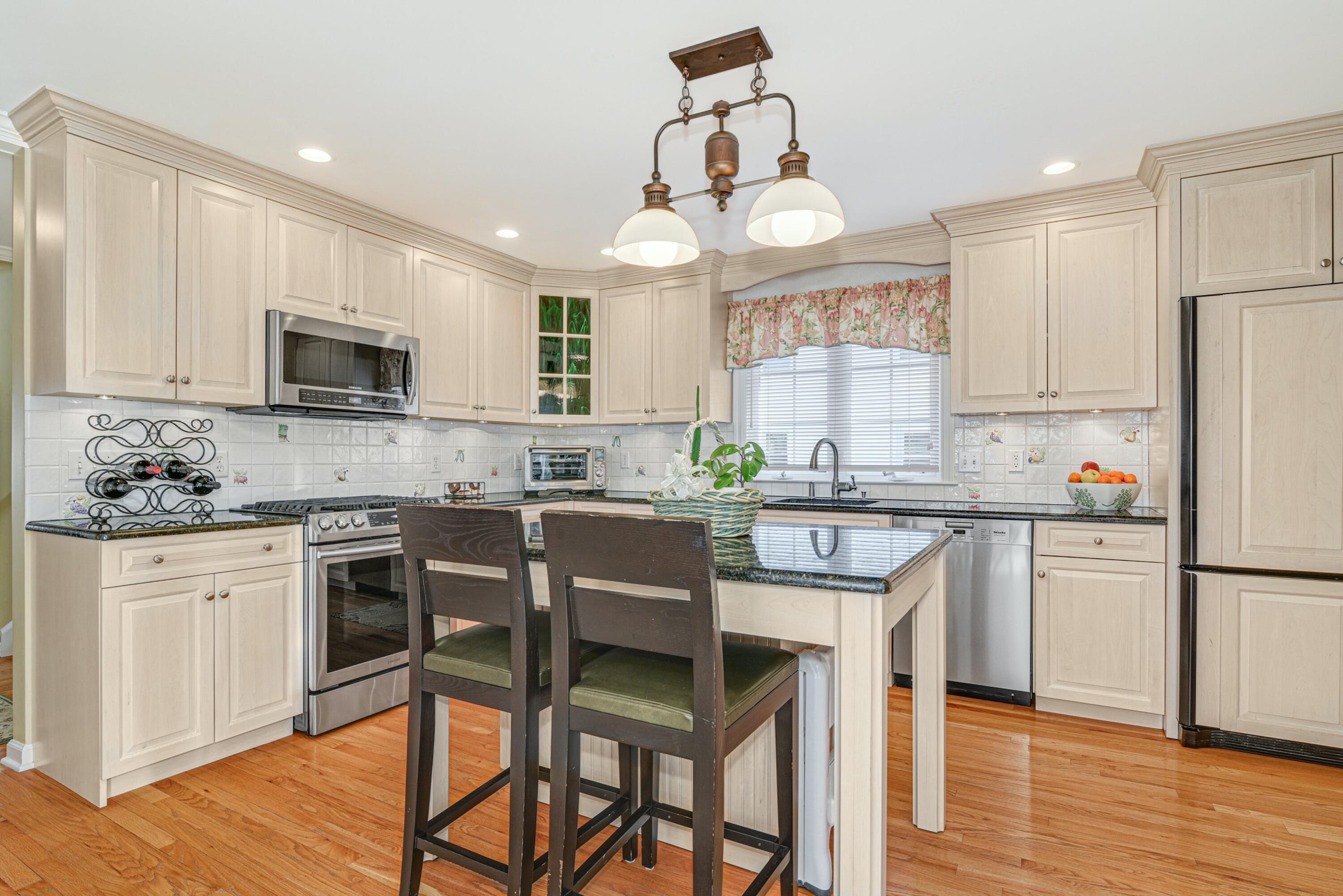 15 Ridgeview Avenue Darien, CT 06820 - Photo 3 of 25 3 - Kitchen