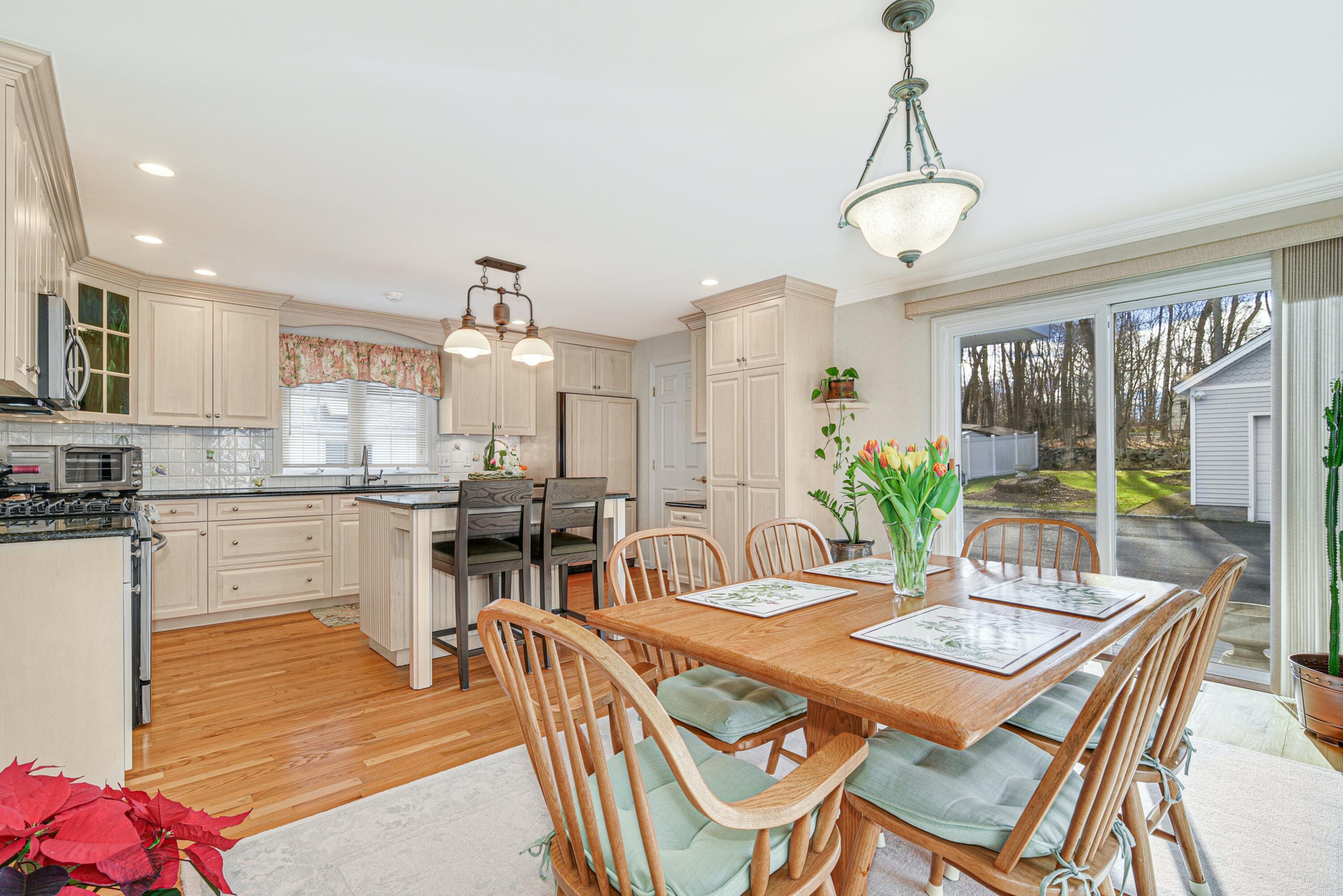 15 Ridgeview Avenue Darien, CT 06820 - Photo 5 of 25 5 - Dining Room to Kitchen