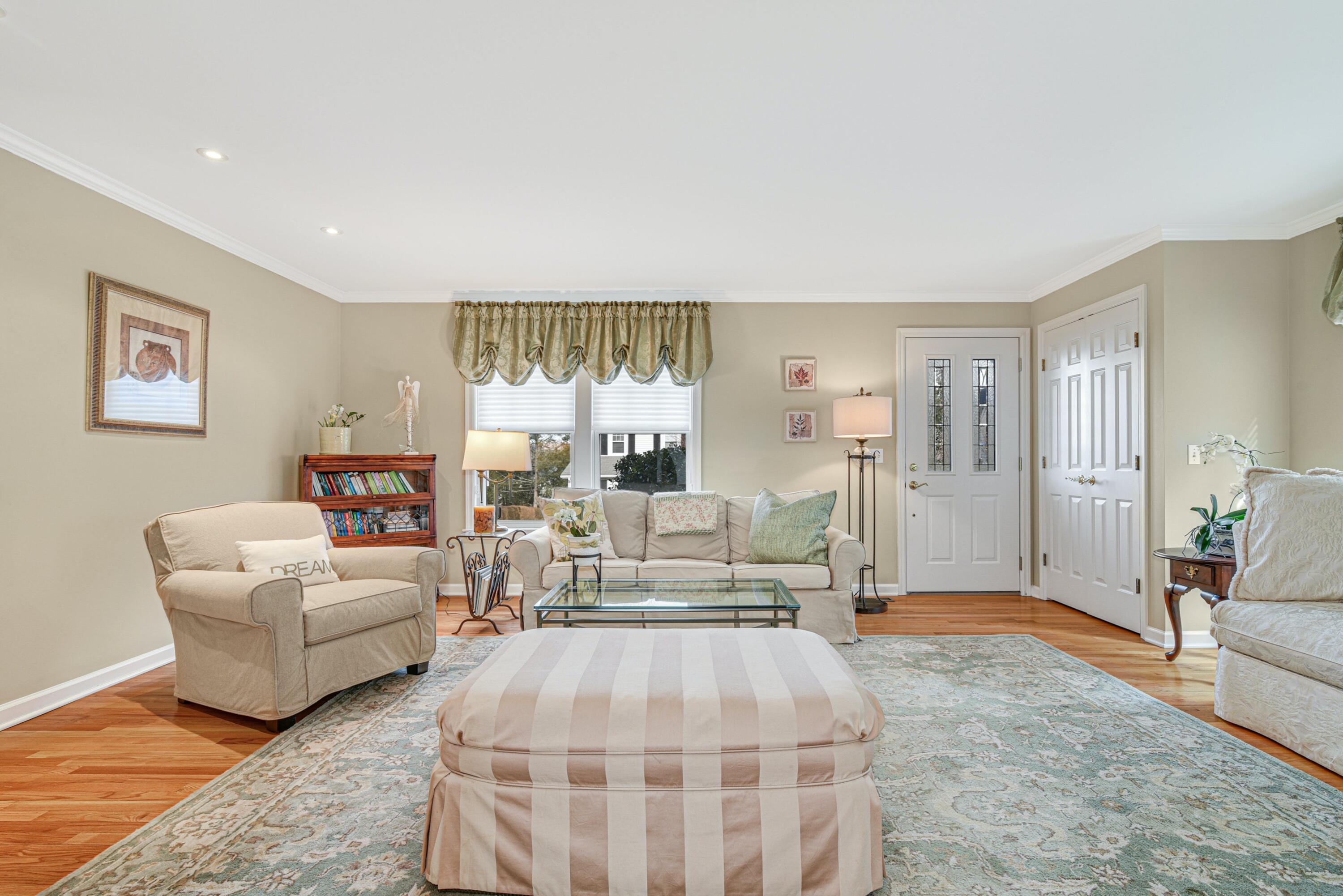 15 Ridgeview Avenue Darien, CT 06820 - Photo 8 of 25 8 - Living Room