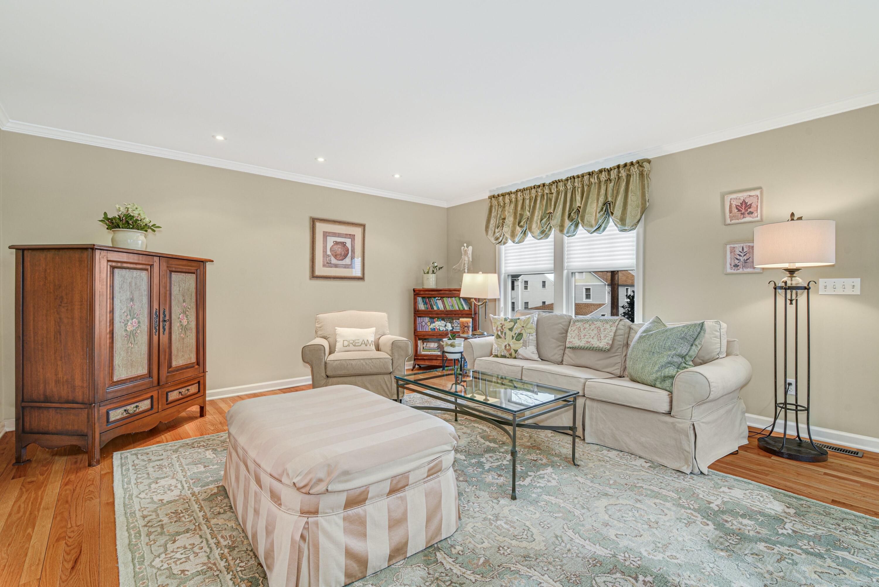 15 Ridgeview Avenue Darien, CT 06820 - Photo 10 of 25 10. Living Room