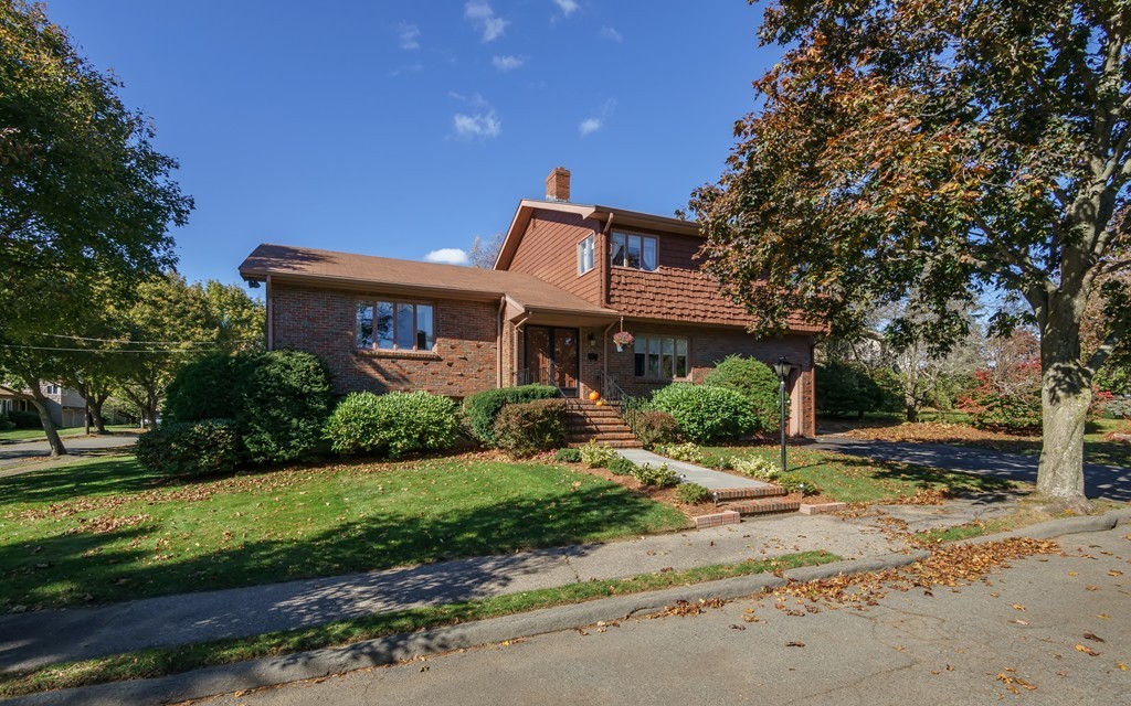 2 Yorkshire Road Marblehead, MA 01945 - Photo 1 of 26 Gallery Image 1