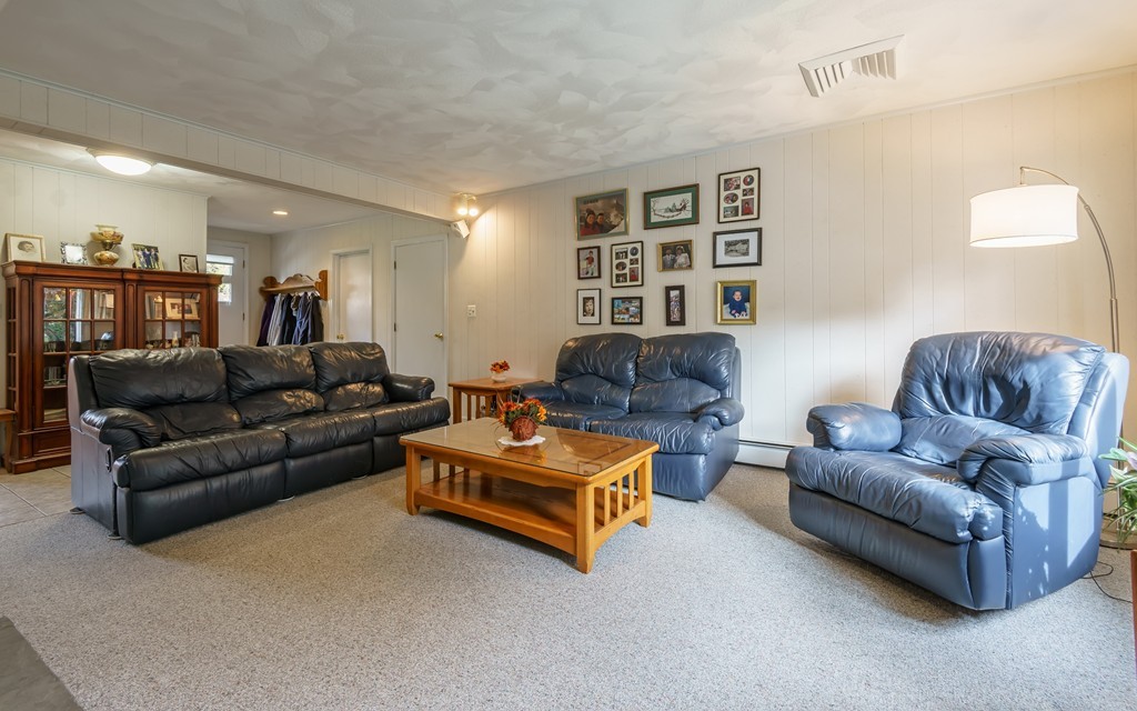 2 Yorkshire Road Marblehead, MA 01945 - Photo 12 of 26 Gallery Image 12