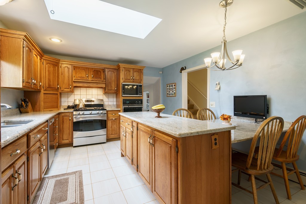 2 Yorkshire Road Marblehead, MA 01945 - Photo 8 of 26 Gallery Image 8