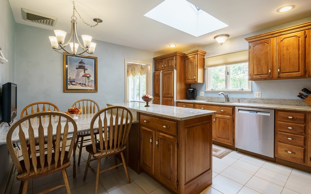 2 Yorkshire Road Marblehead, MA 01945 - Photo 9 of 26 Gallery Image 9
