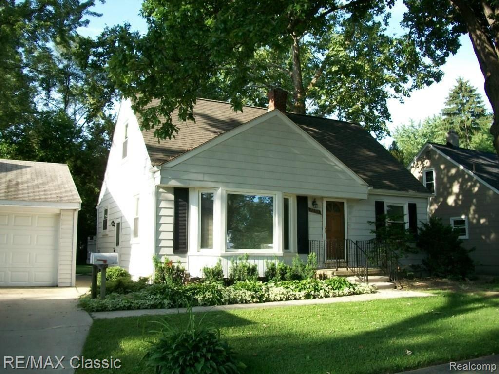 1259 Oxford Road Berkley, MI 48072 - Photo 3 of 30 100_3504.jpg