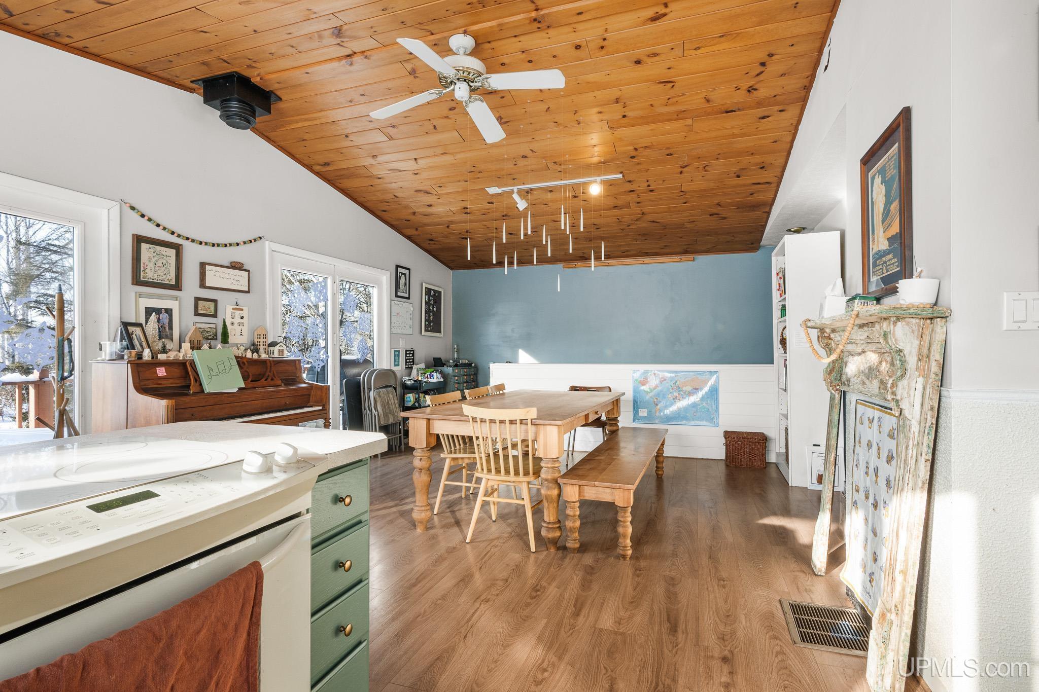 12202 Farmfield Road Rock, MI 49880 - Photo 20 of 34