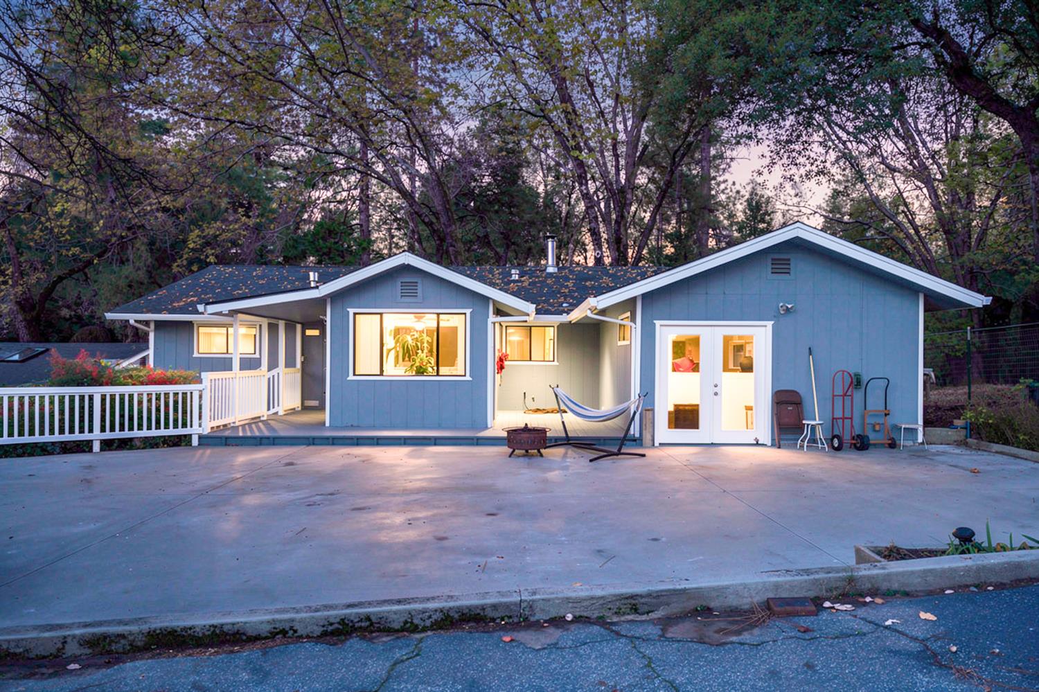 a view of a house with backyard and sitting area