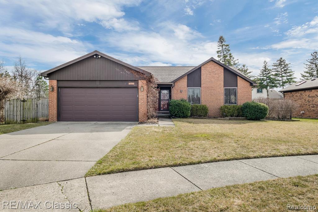 15872 Summit Court Macomb, MI 48044 - Photo 2 of 44 Gallery Image 2