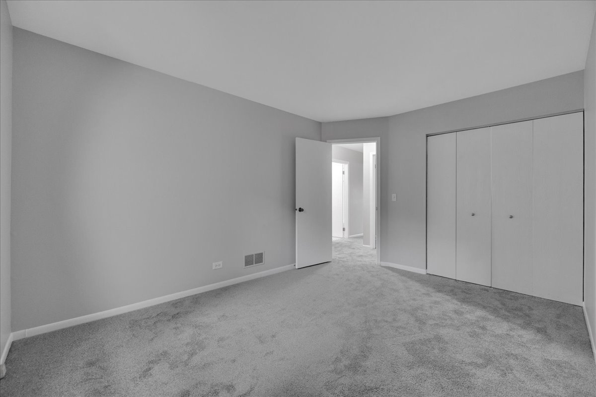 1049 Oswego Road Naperville, IL 60540 - Photo 21 of 27