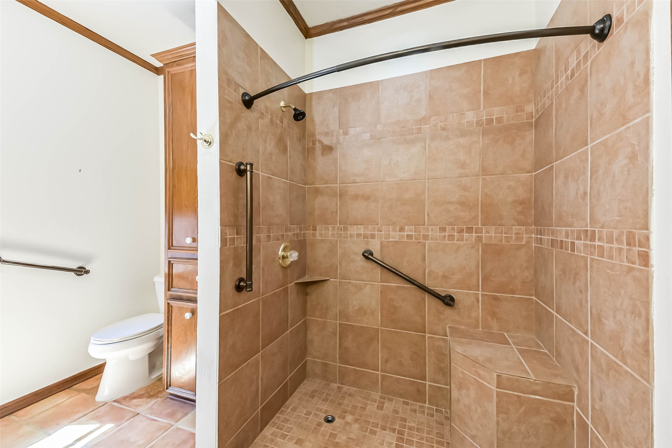 111 Bayridge Road La Porte, TX 77571 - Photo 23 of 50 Secondary Bath Downstairs