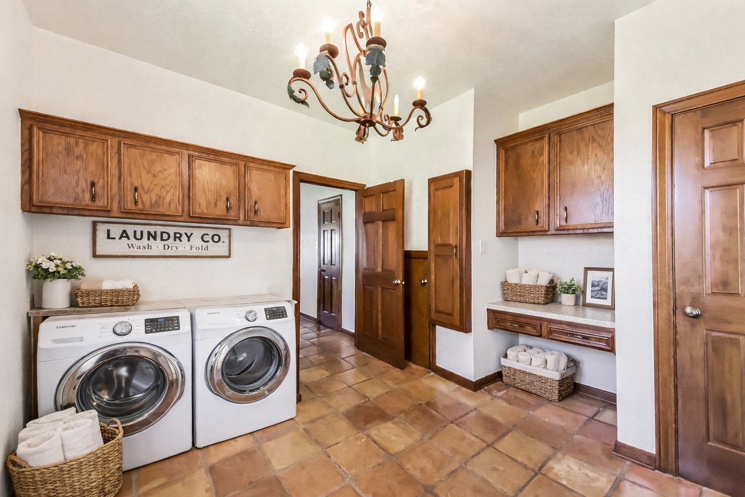 111 Bayridge Road La Porte, TX 77571 - Photo 26 of 50 Laundry Room
(Virtually Staged)