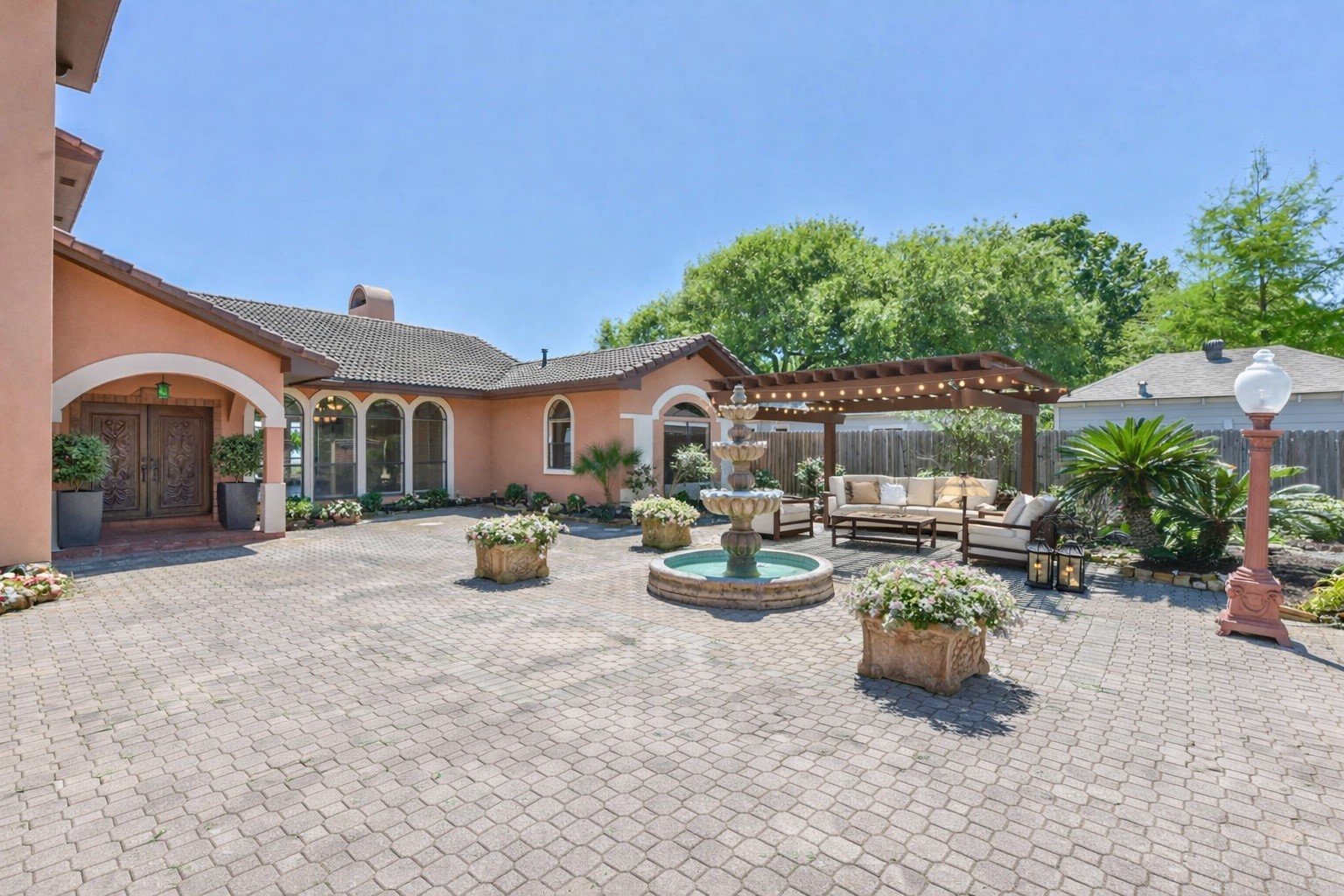 111 Bayridge Road La Porte, TX 77571 - Photo 3 of 50 Courtyard
(Virtually Staged)