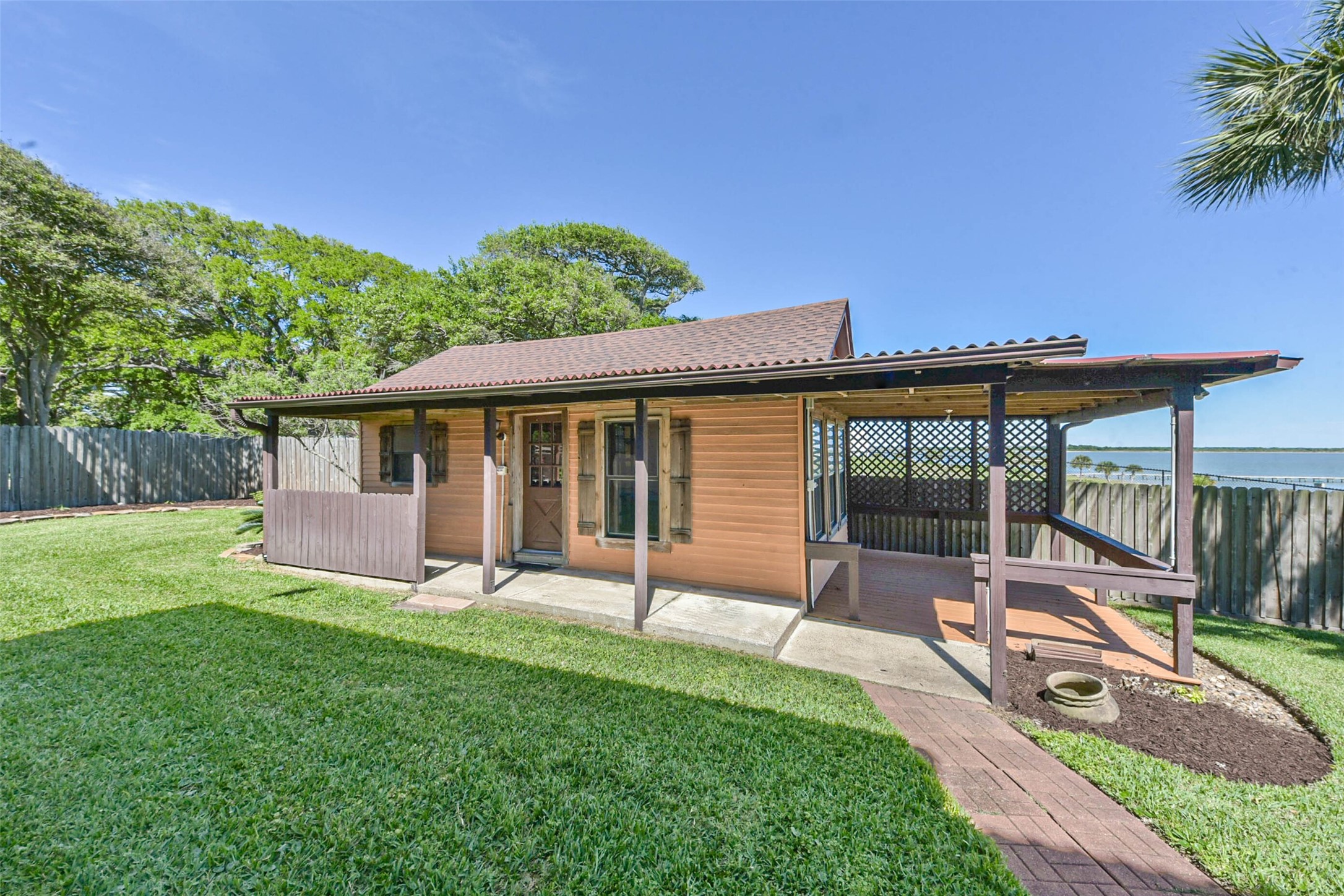 111 Bayridge Road La Porte, TX 77571 - Photo 41 of 50 Separate Guest Quarters
