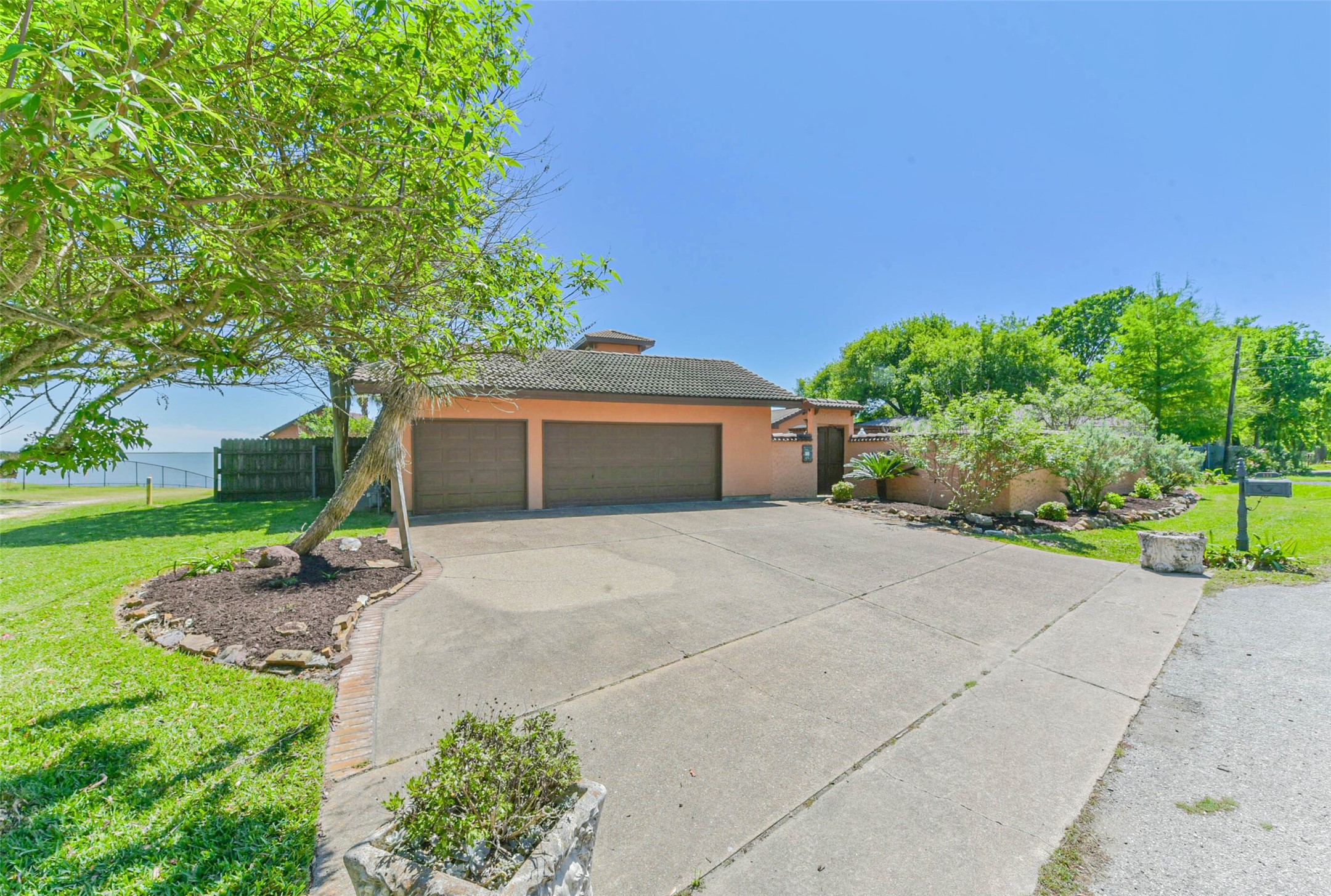 111 Bayridge Road La Porte, TX 77571 - Photo 47 of 50 Lots Of Parking Space