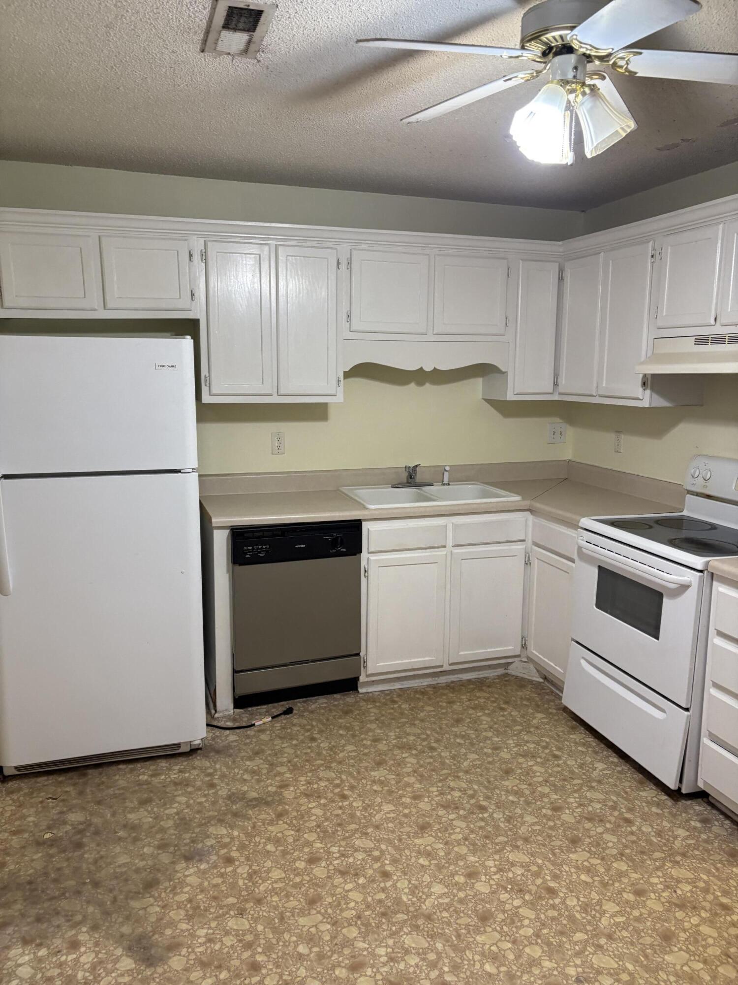 1925 Tropicana Road, Unit 7F North Charleston, SC 29406 - Photo 6 of 15 Tropicana0104