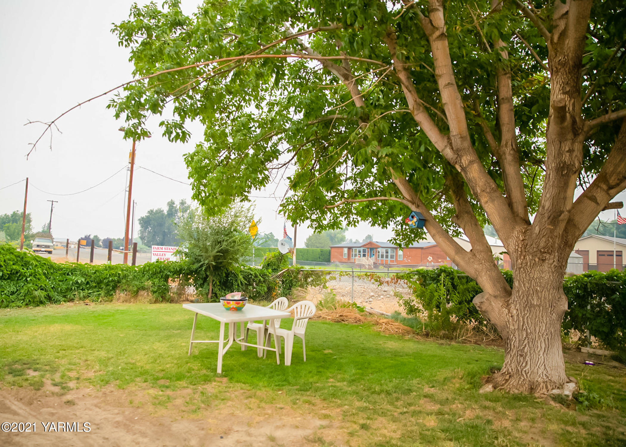 4221 Thorp Road Moxee, WA 98936 - Photo 2 of 14 Front Yard