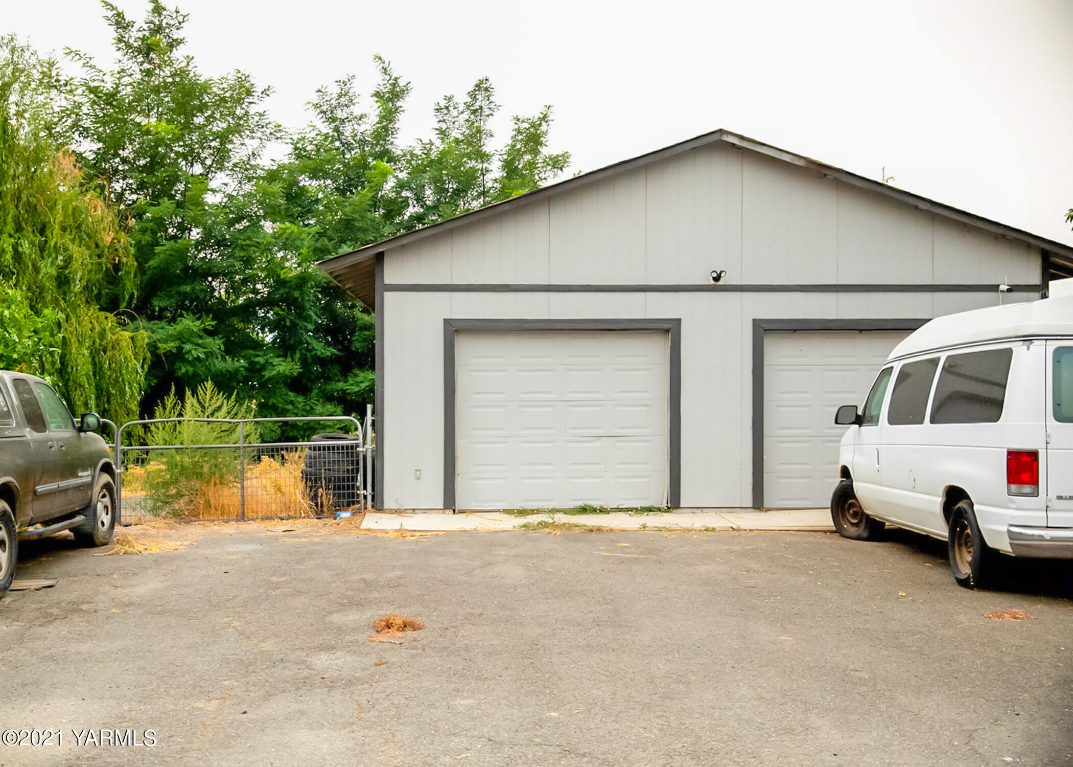 4221 Thorp Road Moxee, WA 98936 - Photo 12 of 14 Oversized Two Car Shop