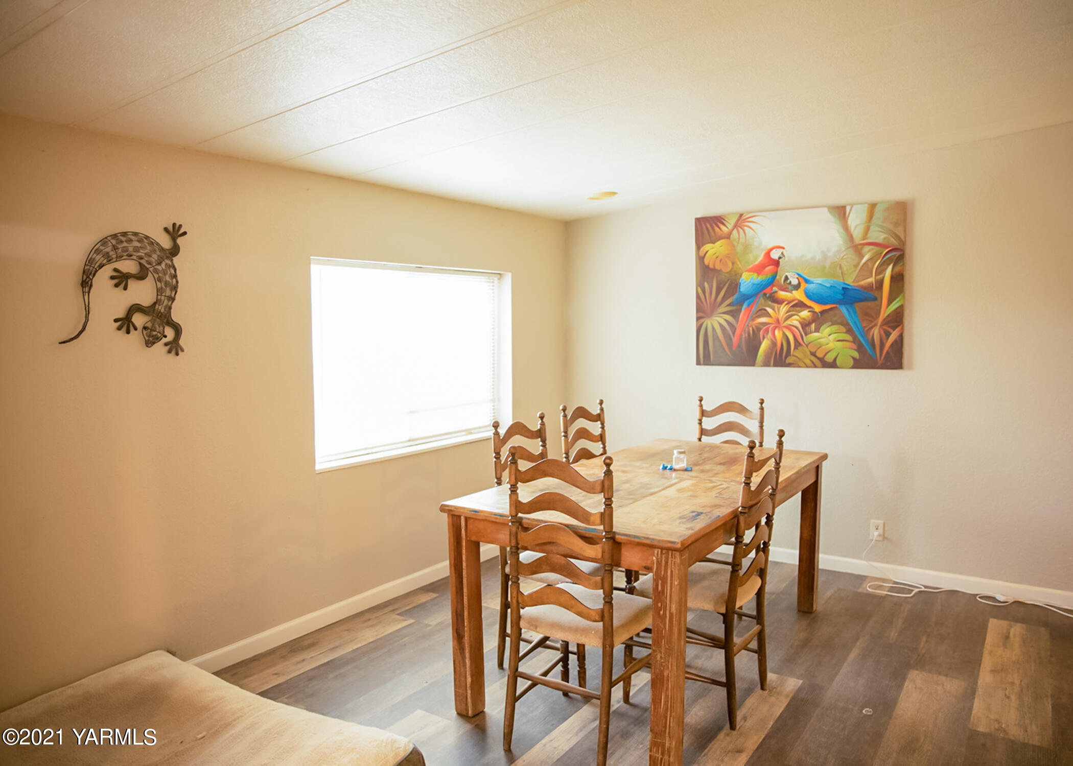 4221 Thorp Road Moxee, WA 98936 - Photo 4 of 14 Formal Dining