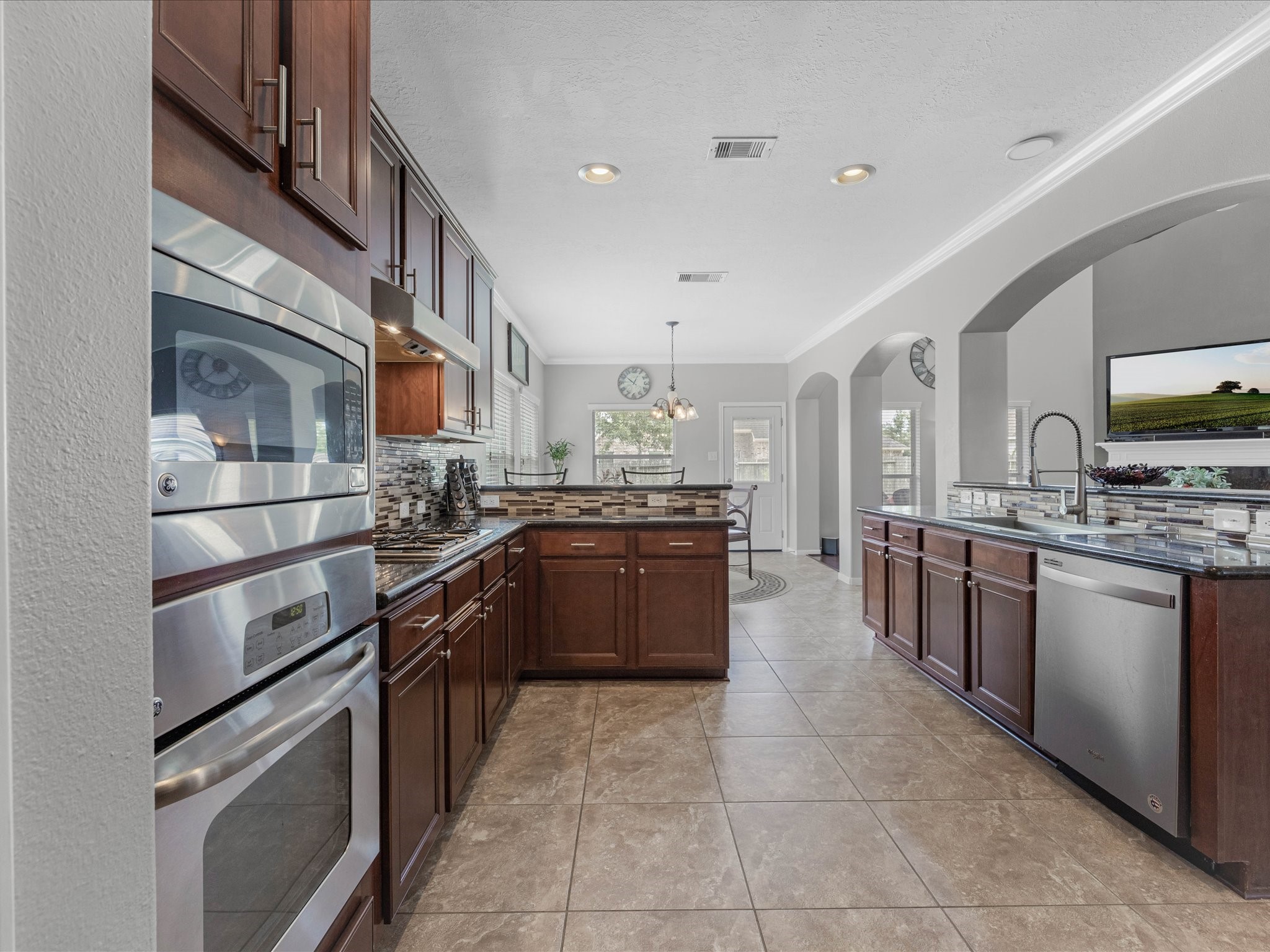 3310 Compass Court Conroe, TX 77301 - Photo 10 of 38