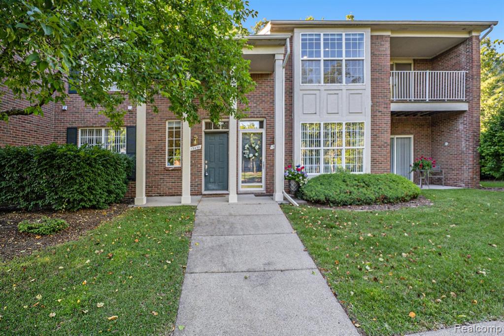 13439 Forest Ridge Boulevard Sterling Heights, MI 48313 - Photo 1 of 28