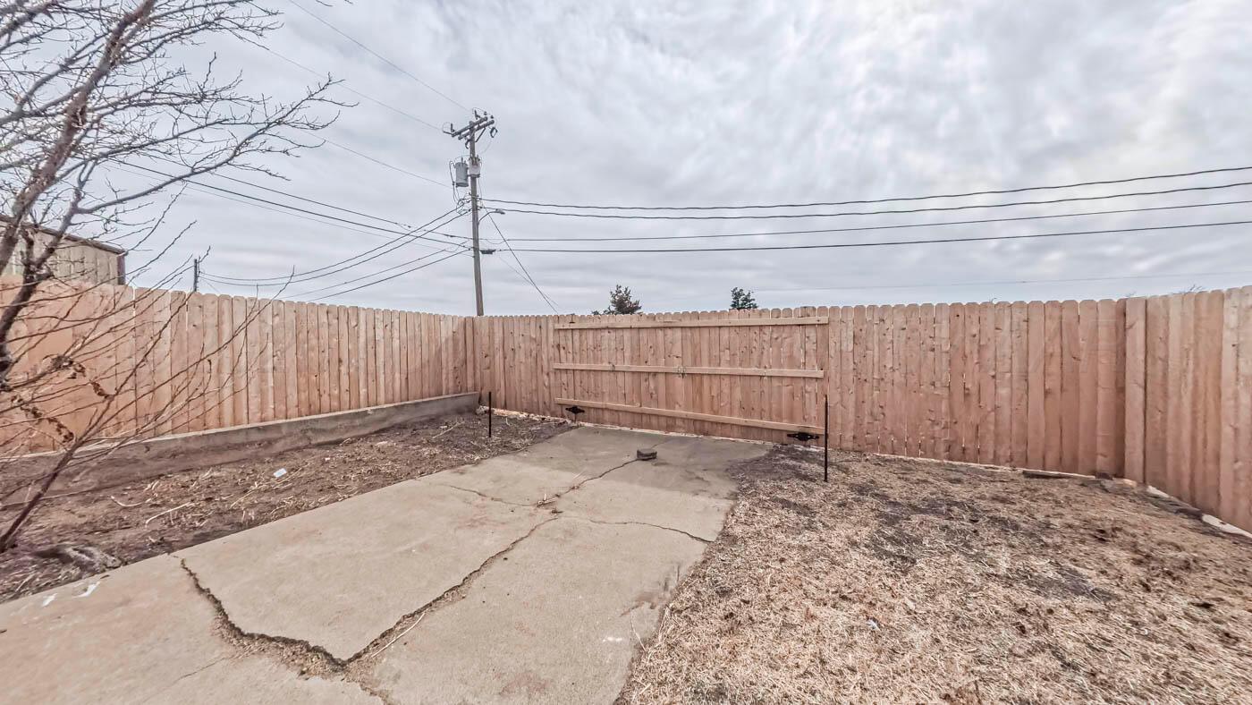 300 North Bryan Street Borger, TX 79007 - Photo 20 of 21 a view of a backyard