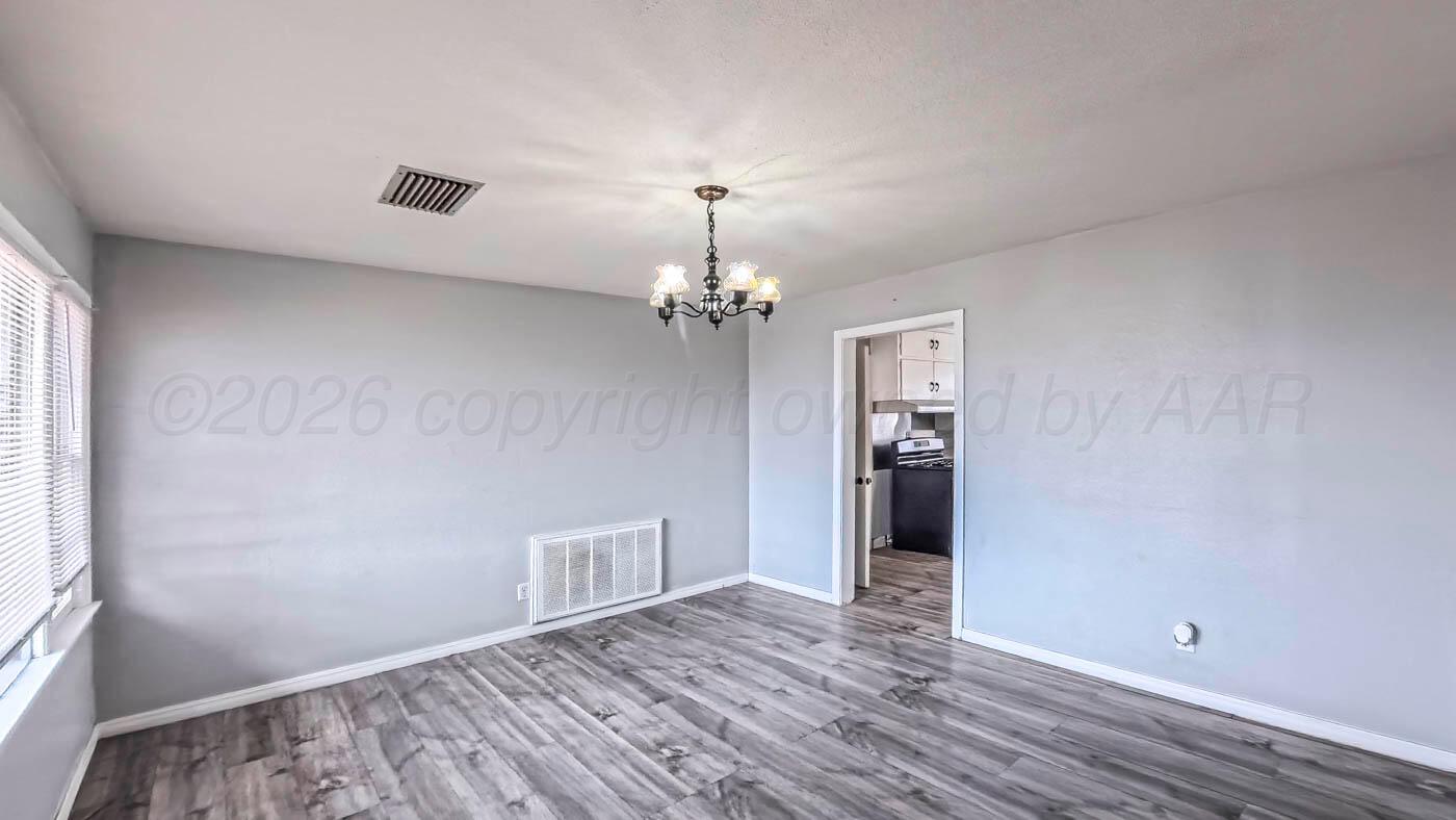 300 North Bryan Street Borger, TX 79007 - Photo 4 of 23 Dining Area