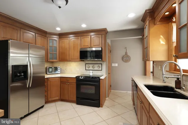 $599,000 | 824 Evergreen Court, North Brunswick, NJ 08902