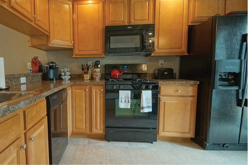 33 Hall Road, Unit 33 Fremont, NH 03044 - Photo 12 of 30