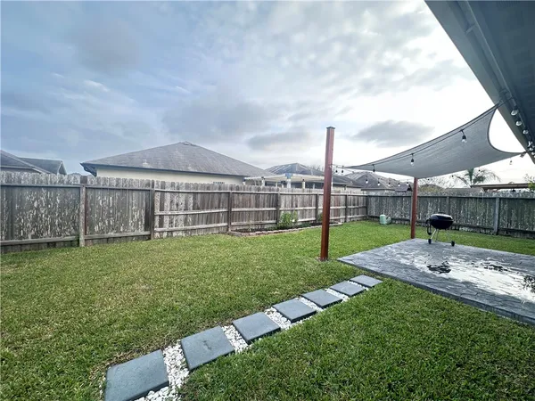 a view of a house with backyard and porch