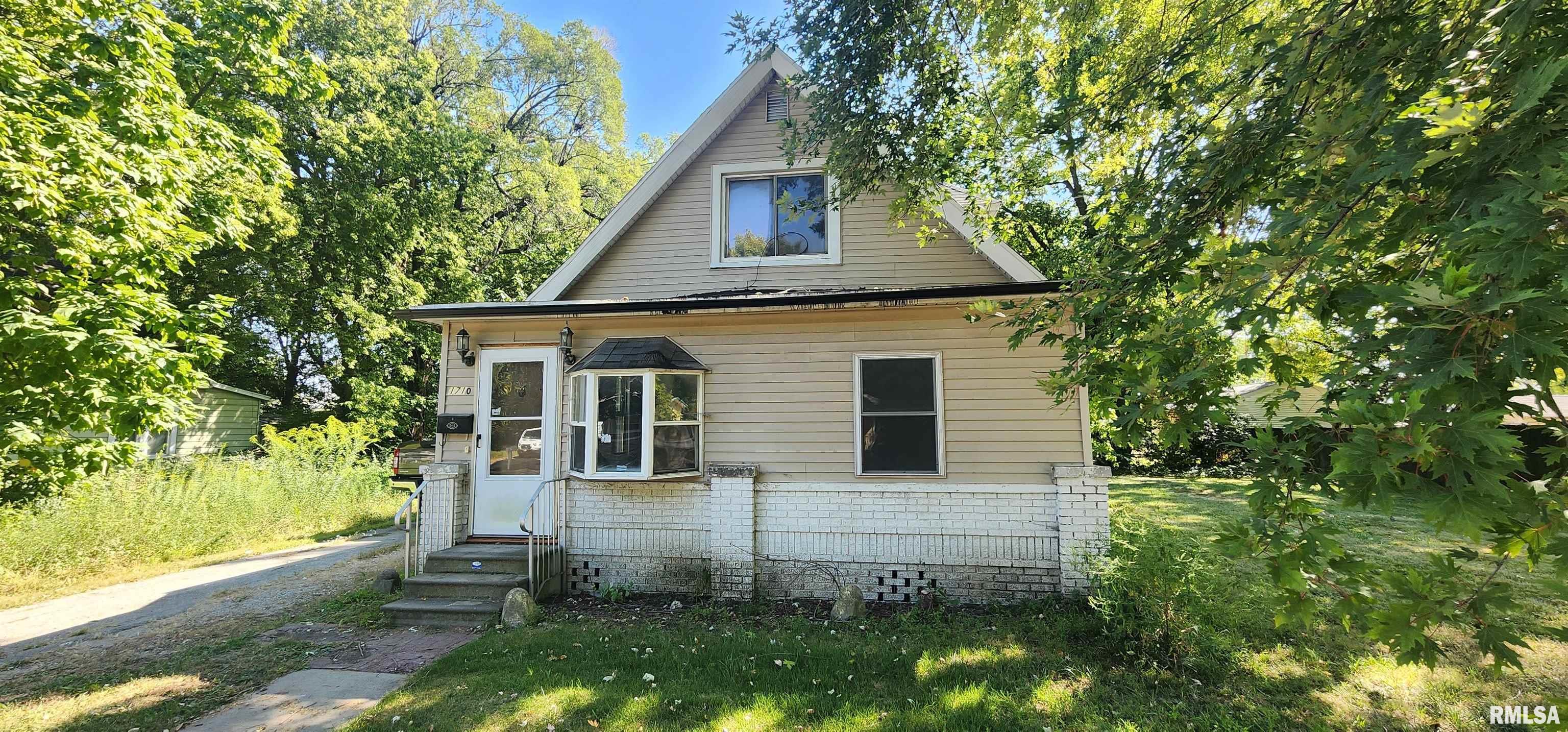1710 East Carpenter Street Springfield, IL 62702 - Photo 2 of 25