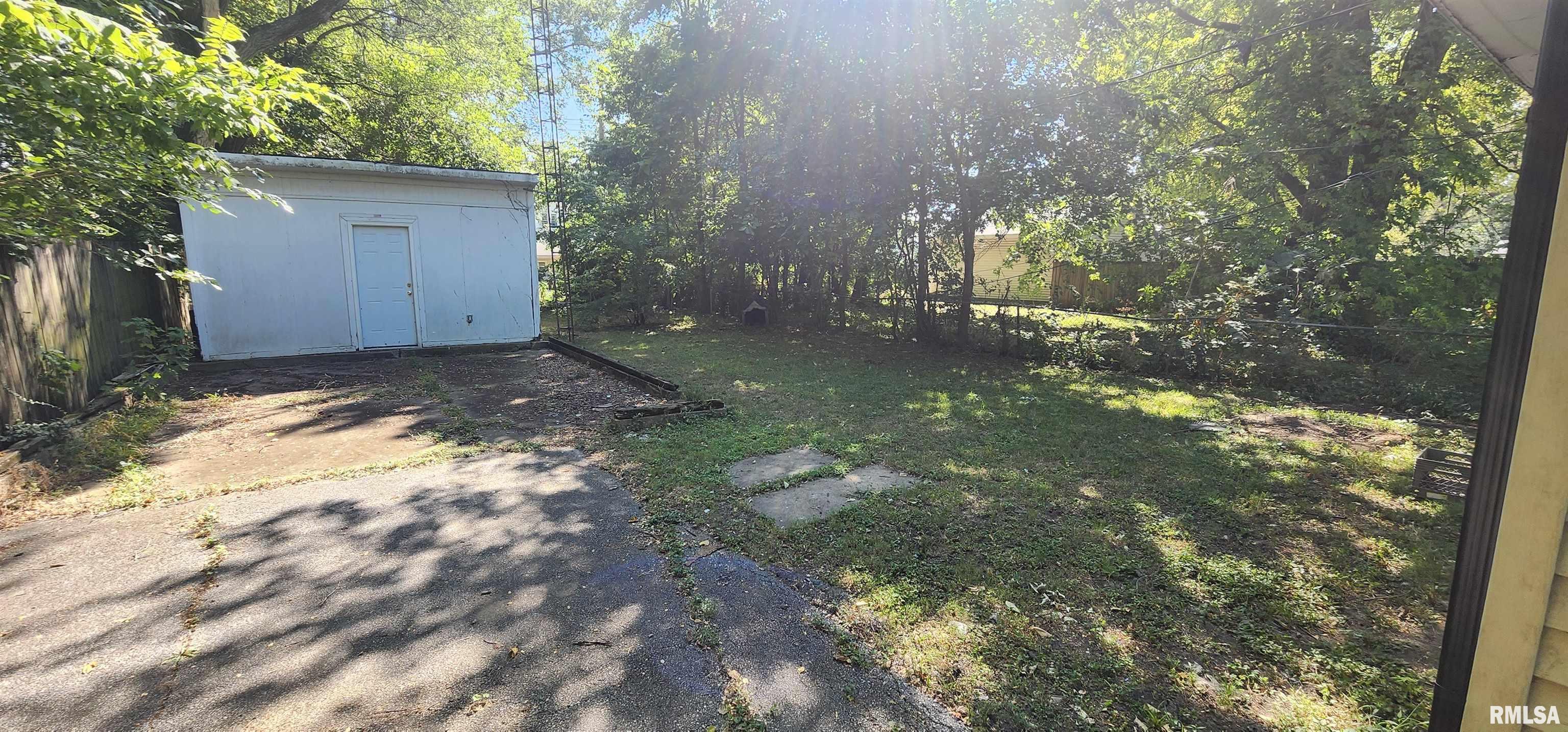 1710 East Carpenter Street Springfield, IL 62702 - Photo 3 of 25
