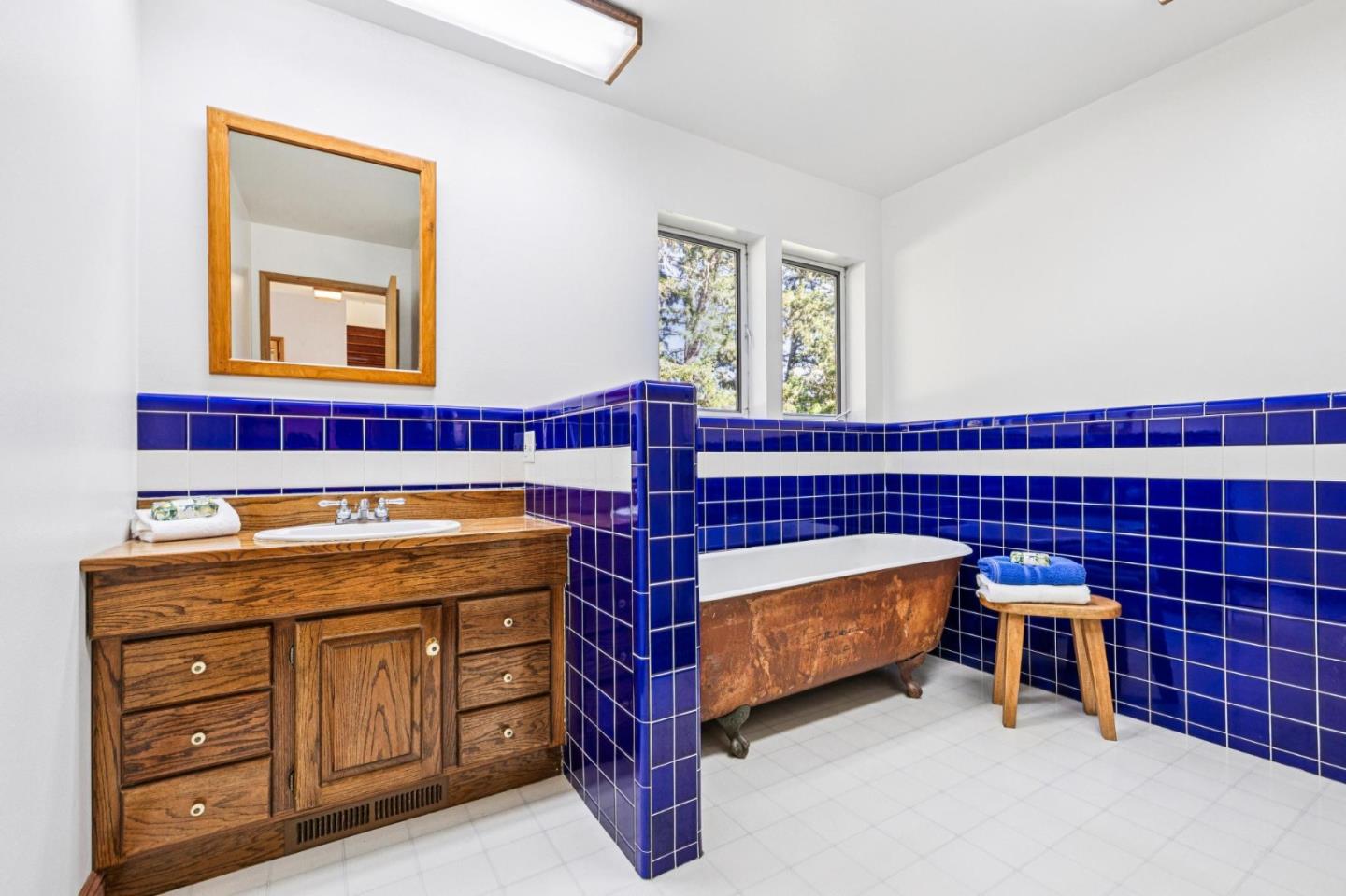 24595 Skyland Road Los Gatos, CA 95033 - Photo 42 of 68 a room with a bed and a mirror