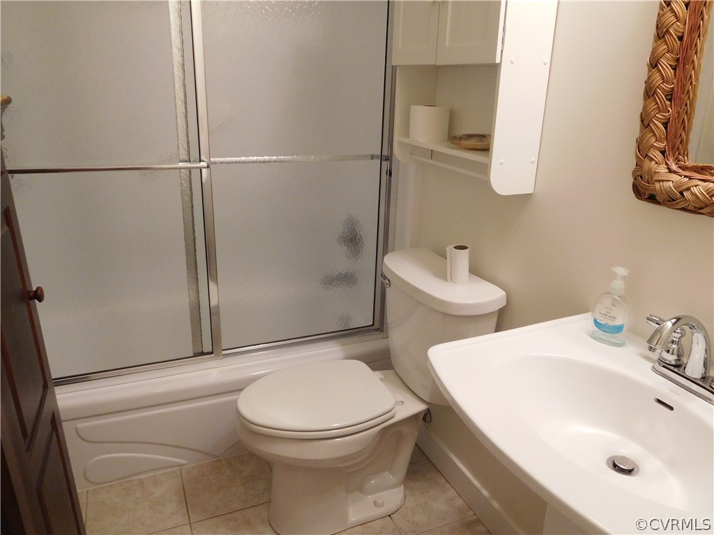 1904 Fairoaks Road Powhatan, VA 23139 - Photo 11 of 16 Full hall bath