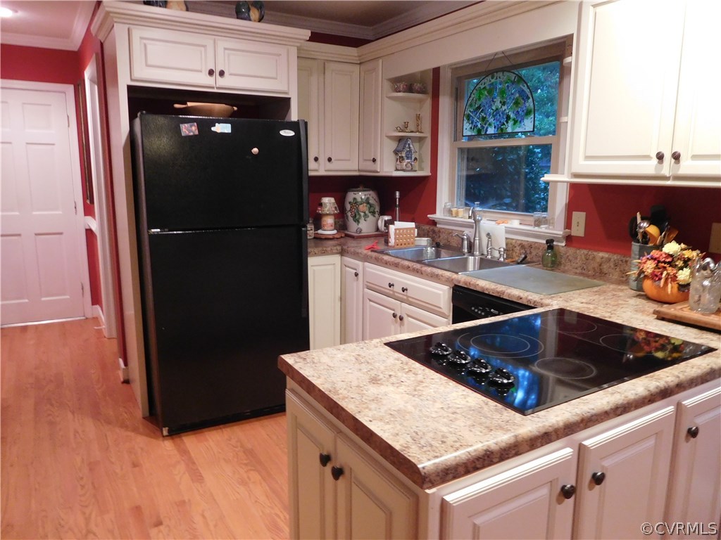 1904 Fairoaks Road Powhatan, VA 23139 - Photo 6 of 16 Kitchen - all appliances remain with home