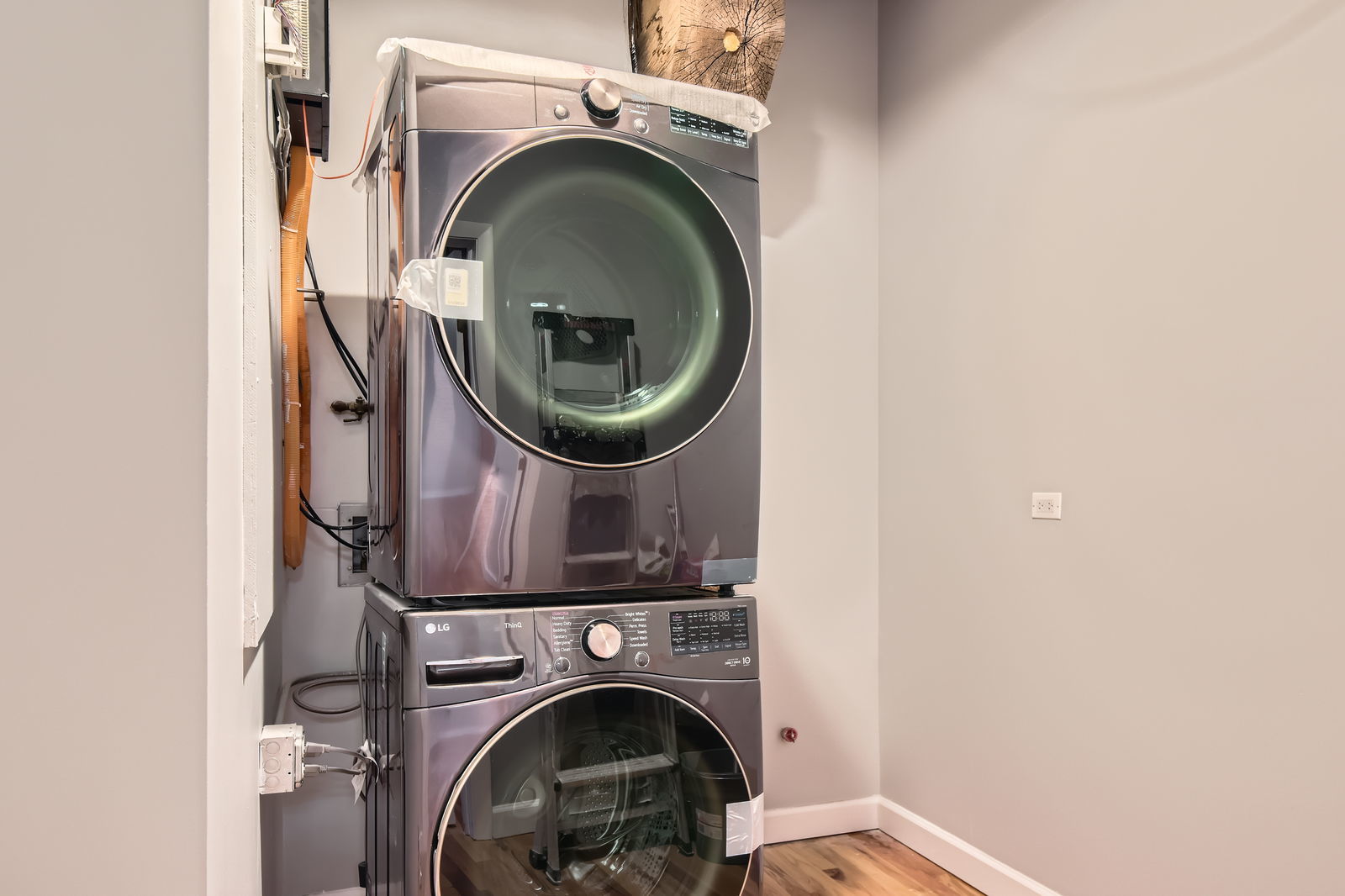 368 West Huron Street, Unit 2N Chicago, IL 60654 - Photo 28 of 28 a utility room with dryer and washer
